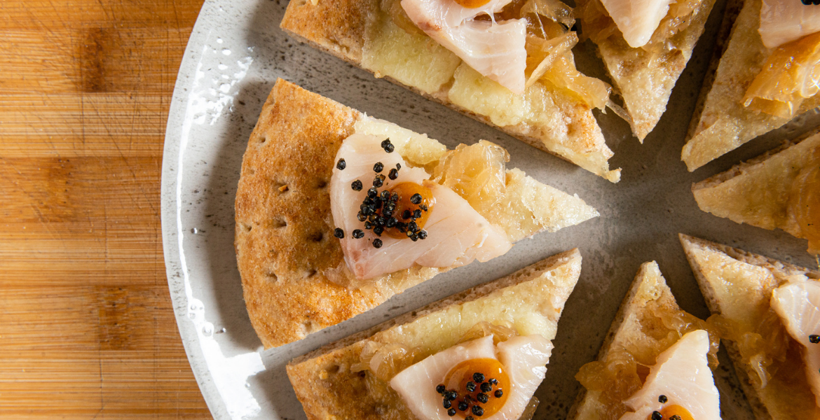Tasting pizza with amberjack, persimmon, onion and crunchy caviar