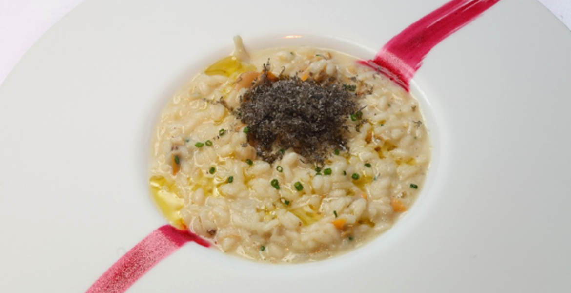 Risotto alle vongole, capelunghe e sigaro di Caviale Cru Caviar